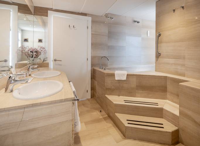 Junior suite Hotel ILUNION Almirante Barcelona