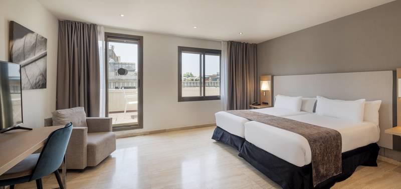 Habitación superior con terraza Hotel ILUNION Almirante Barcelona