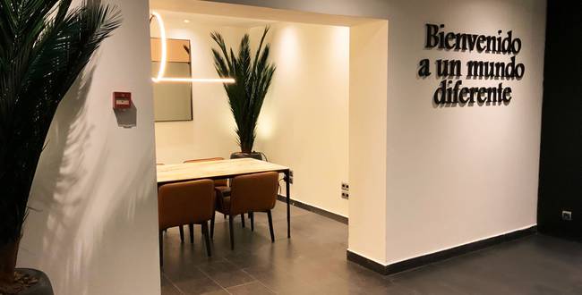 Recepción hotel ilunion almirante barcelona Recepción hotel ilunion almirante barcelona