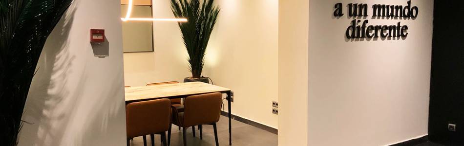 Recepción hotel ilunion almirante barcelona Recepción hotel ilunion almirante barcelona