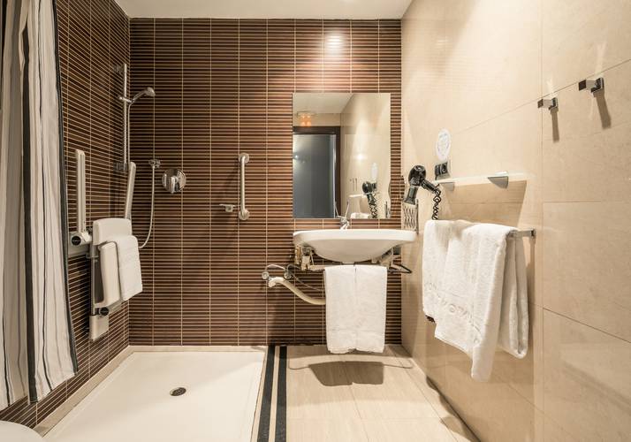 Habitación accesible Hotel ILUNION Almirante Barcelona