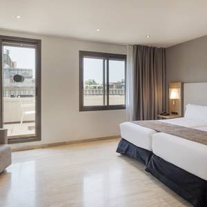 Doble superior con terraza Hotel ILUNION Almirante Barcelona